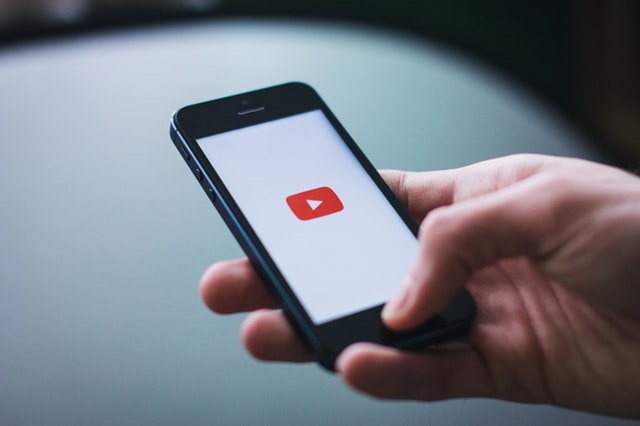 Jak napisać do kogoś na yt?